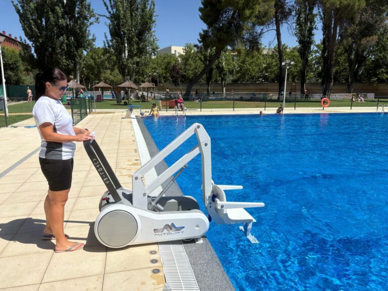 Ciudad Real mejora la accesibilidad en sus piscinas municipales y logra un 50 % más de usuarios en el primer mes de apertura